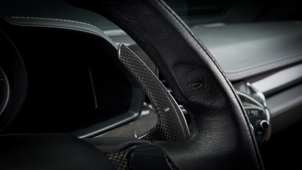 Carbon Fiber vs. Alcantara vs. Leather: Choosing the Right Steering Wheel for Your Driving Style